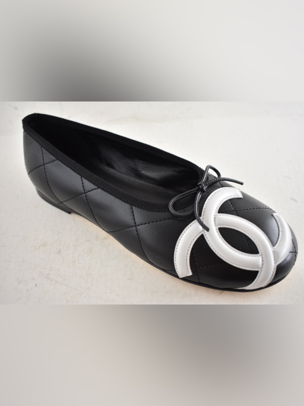 Chanel 26M Coco Beach Cambon Black White CC XL Logo Ballet Ballerina Flat 39.5 - Picture 5 of 16
